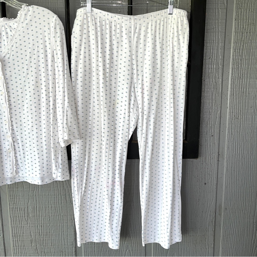 Chaps pajama set, white w/tiny blue flowers, cotton blend knit, feminine & cozy - Picture 5 of 16
